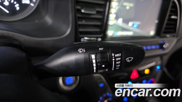 Hyundai AVANTE 2018 — photo 30