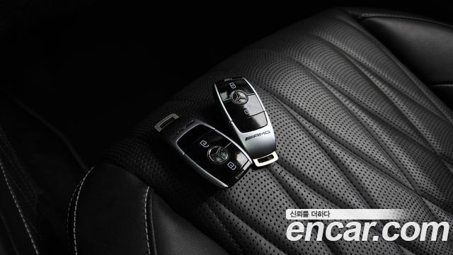 Mercedes-Benz G-Class 2021 — photo 21
