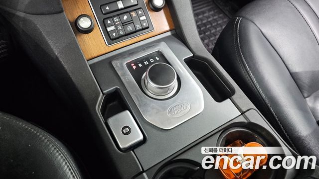 Land Rover Discovery 2016 — photo 9