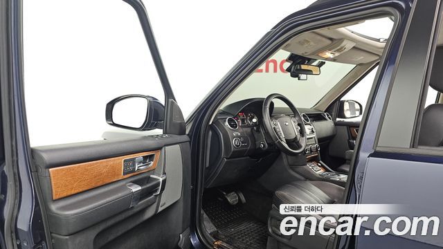 Land Rover Discovery 2016 — photo 10
