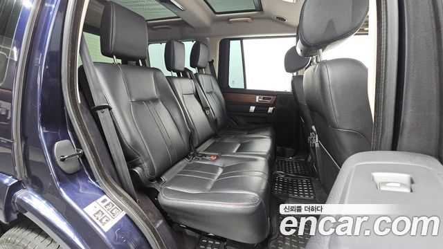 Land Rover Discovery 2016 — photo 11