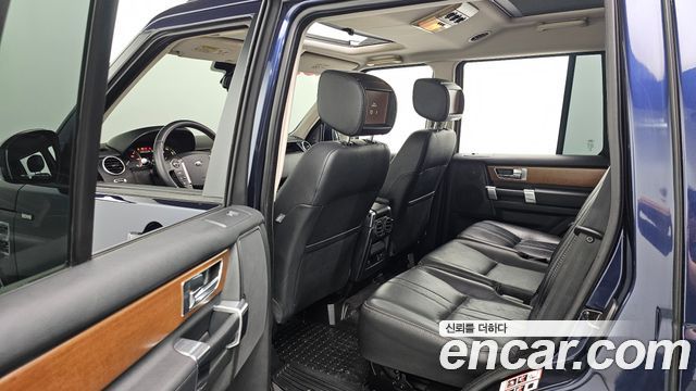 Land Rover Discovery 2016 — photo 12