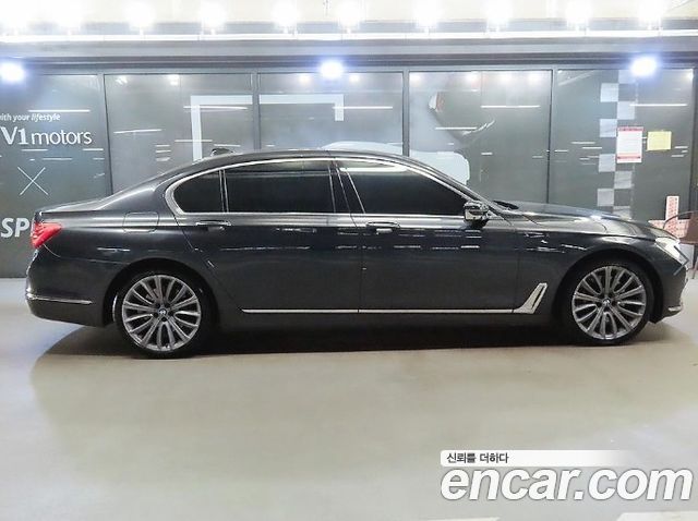 BMW 7-Series 2016 — photo 3