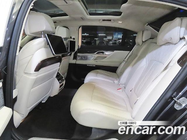 BMW 7-Series 2016 — photo 7