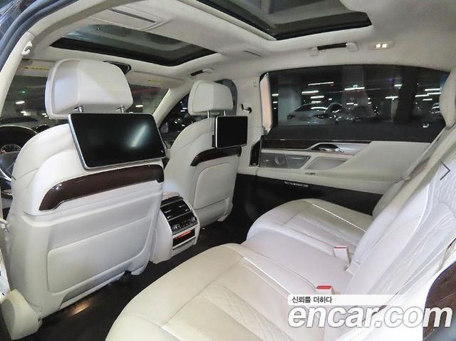 BMW 7-Series 2016 — photo 15