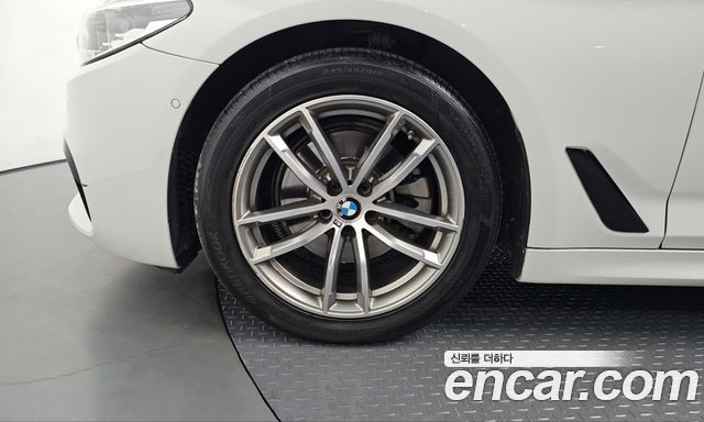 BMW 5-Series 2017 — photo 5