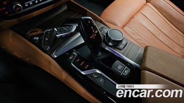 BMW 5-Series 2017 — photo 12