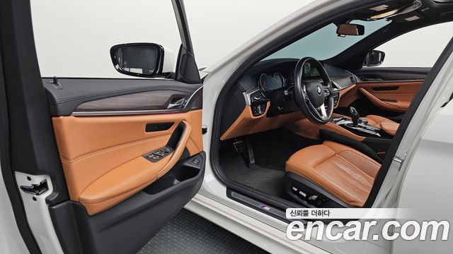 BMW 5-Series 2017 — photo 13