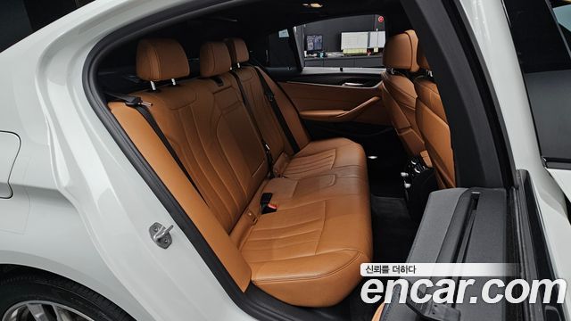 BMW 5-Series 2017 — photo 17