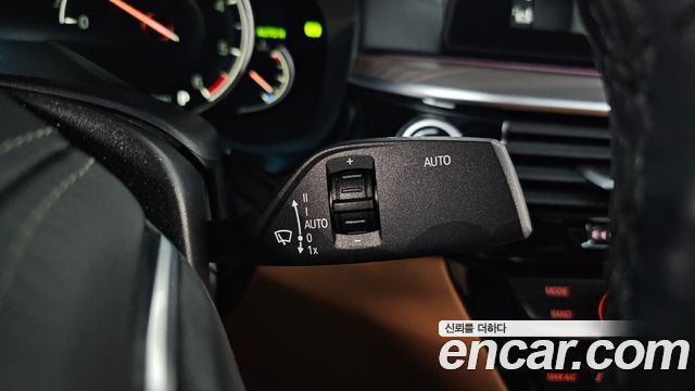 BMW 5-Series 2017 — photo 25