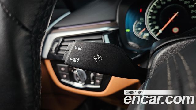BMW 5-Series 2017 — photo 26