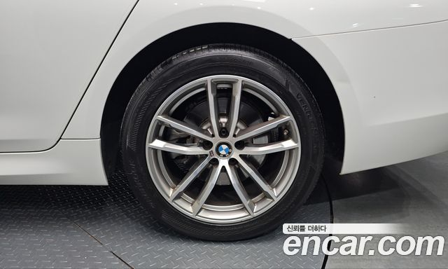 BMW 5-Series 2017 — photo 7