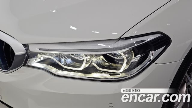 BMW 5-Series 2017 — photo 8