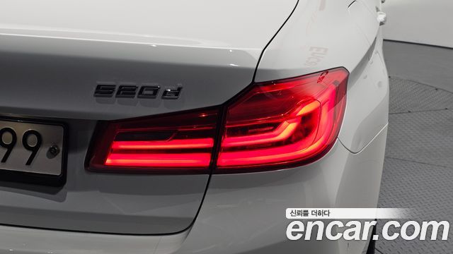 BMW 5-Series 2017 — photo 9