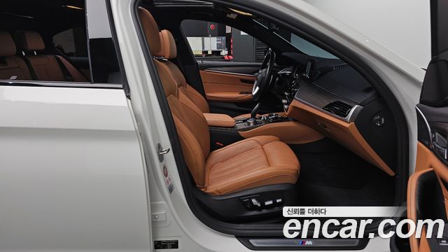 BMW 5-Series 2017 — photo 16