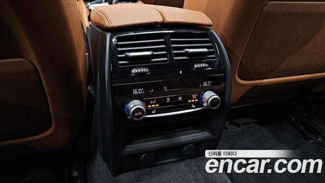 BMW 5-Series 2017 — photo 30