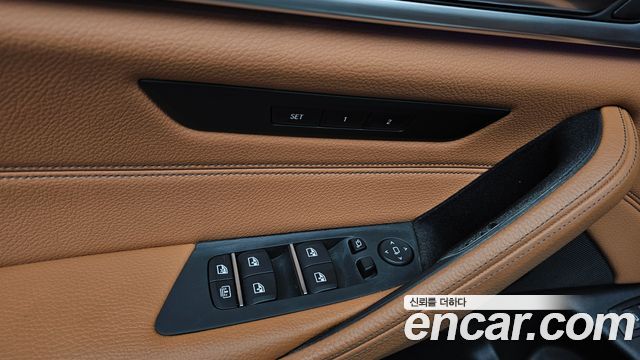 BMW 5-Series 2017 — photo 31
