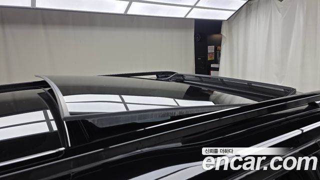 Land Rover Discovery 2024 — photo 25