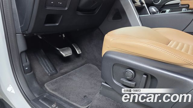 Land Rover Discovery 2024 — photo 28