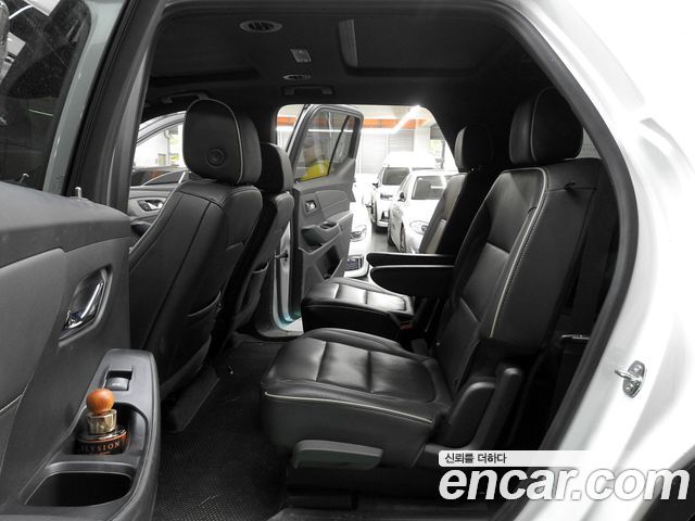 Chevrolet Korea Traverse 2023 — photo 11
