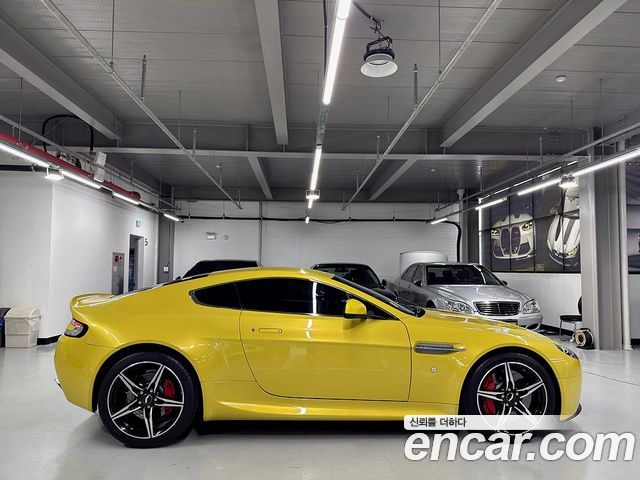 Aston Martin Vantage 2016 — photo 5