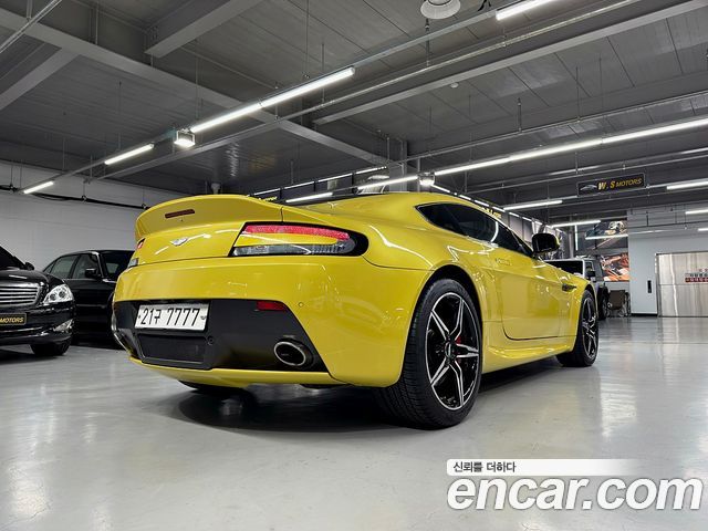 Aston Martin Vantage 2016 — photo 7