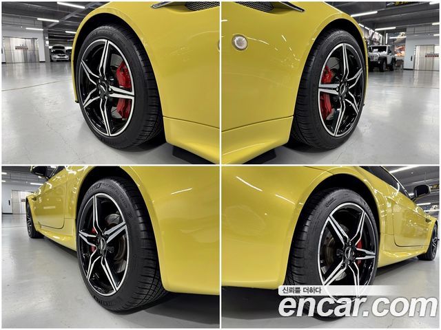 Aston Martin Vantage 2016 — photo 10