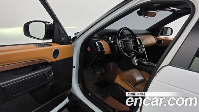 Land Rover Discovery 2018 — photo 10