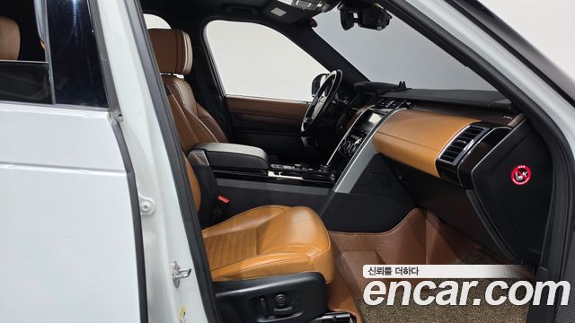 Land Rover Discovery 2018 — photo 11