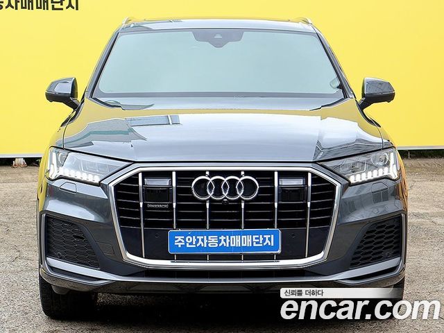 Audi Q7 2021 — photo 1