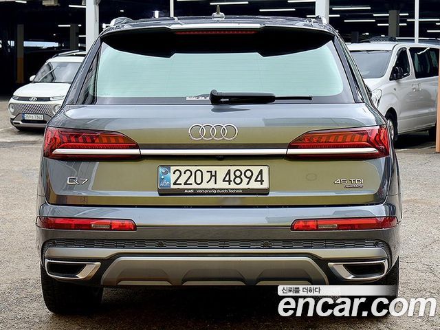 Audi Q7 2021 — photo 3