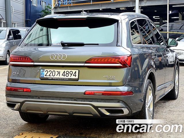 Audi Q7 2021 — photo 4