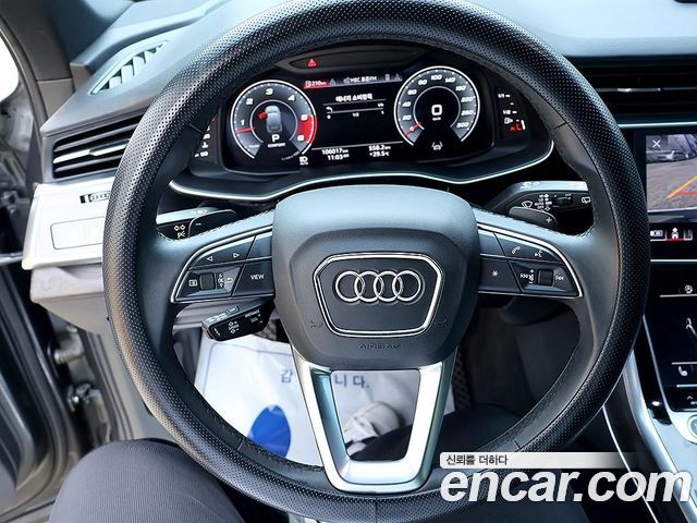 Audi Q7 2021 — photo 8