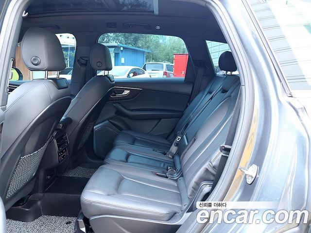 Audi Q7 2021 — photo 12