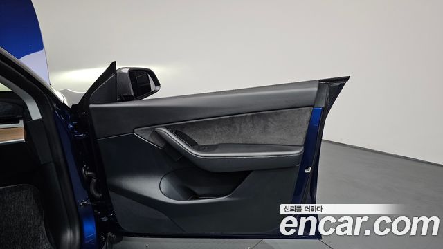 Tesla Model Y 2022 — photo 14