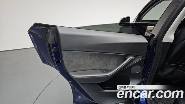 Tesla Model Y 2022 — photo 15