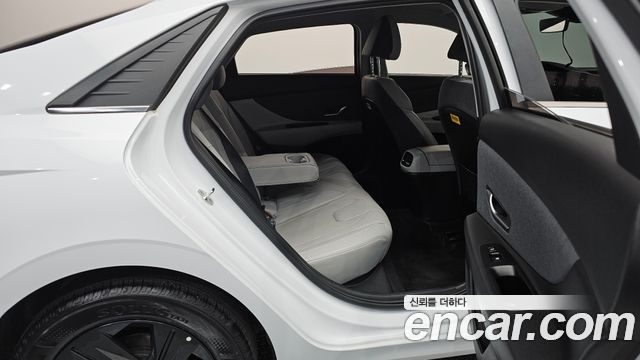 Hyundai AVANTE 2023 — photo 12