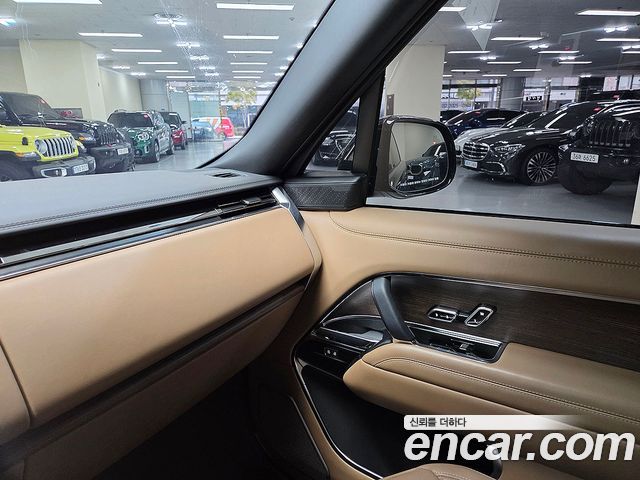 Land Rover Range Rover 2024 — photo 14