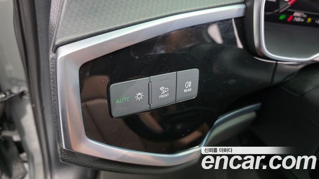 Audi Q3 2023 — photo 32