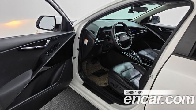 Kia Niro 2023 — photo 13