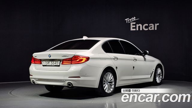 BMW 5-Series 2018 — photo 2
