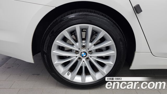 BMW 5-Series 2018 — photo 5