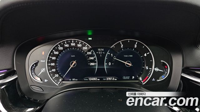 BMW 5-Series 2018 — photo 11