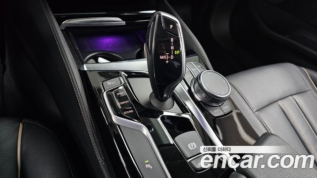 BMW 5-Series 2018 — photo 12