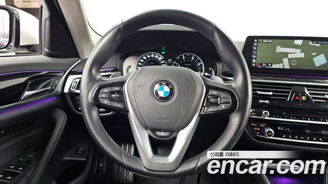 BMW 5-Series 2018 — photo 19