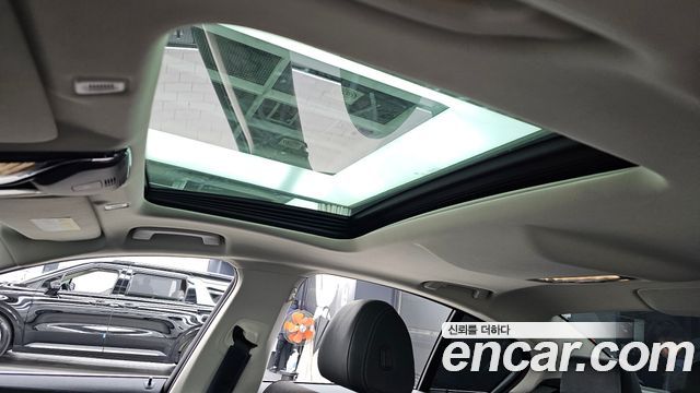 BMW 5-Series 2018 — photo 25