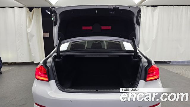 BMW 5-Series 2018 — photo 26