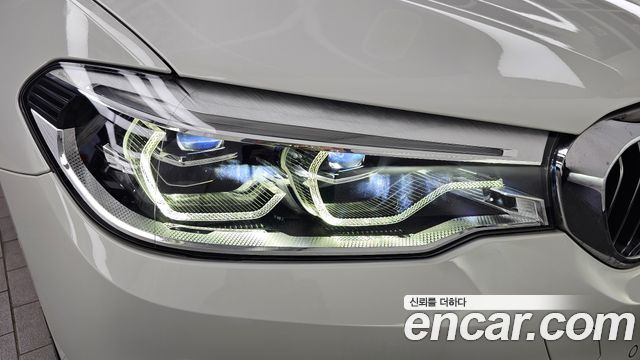 BMW 5-Series 2018 — photo 8