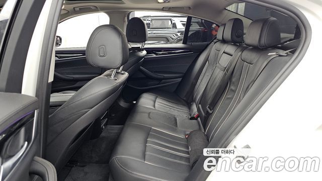 BMW 5-Series 2018 — photo 16