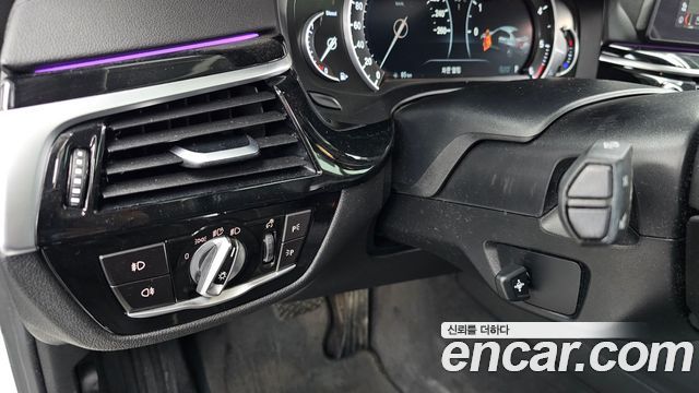 BMW 5-Series 2018 — photo 27